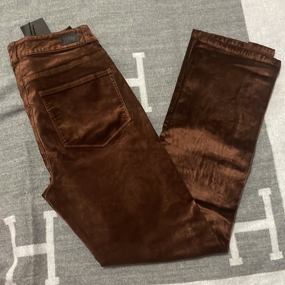 💙💖 NWT Paige Velvet Cindy Twisted Seam Straight Leg Jeans in Chicory Coffee - Picture 2 of 5